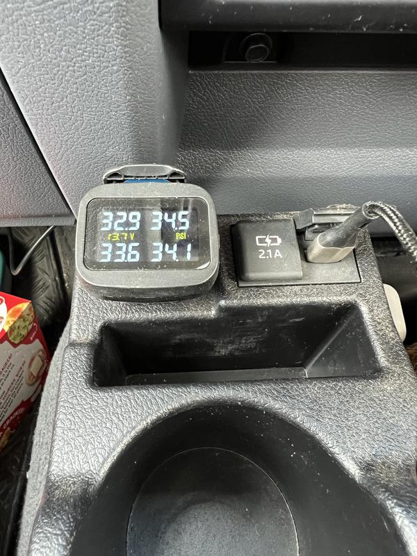 Customer review image showing MATA C plugged into cigarette plug and displaying tyre pressures