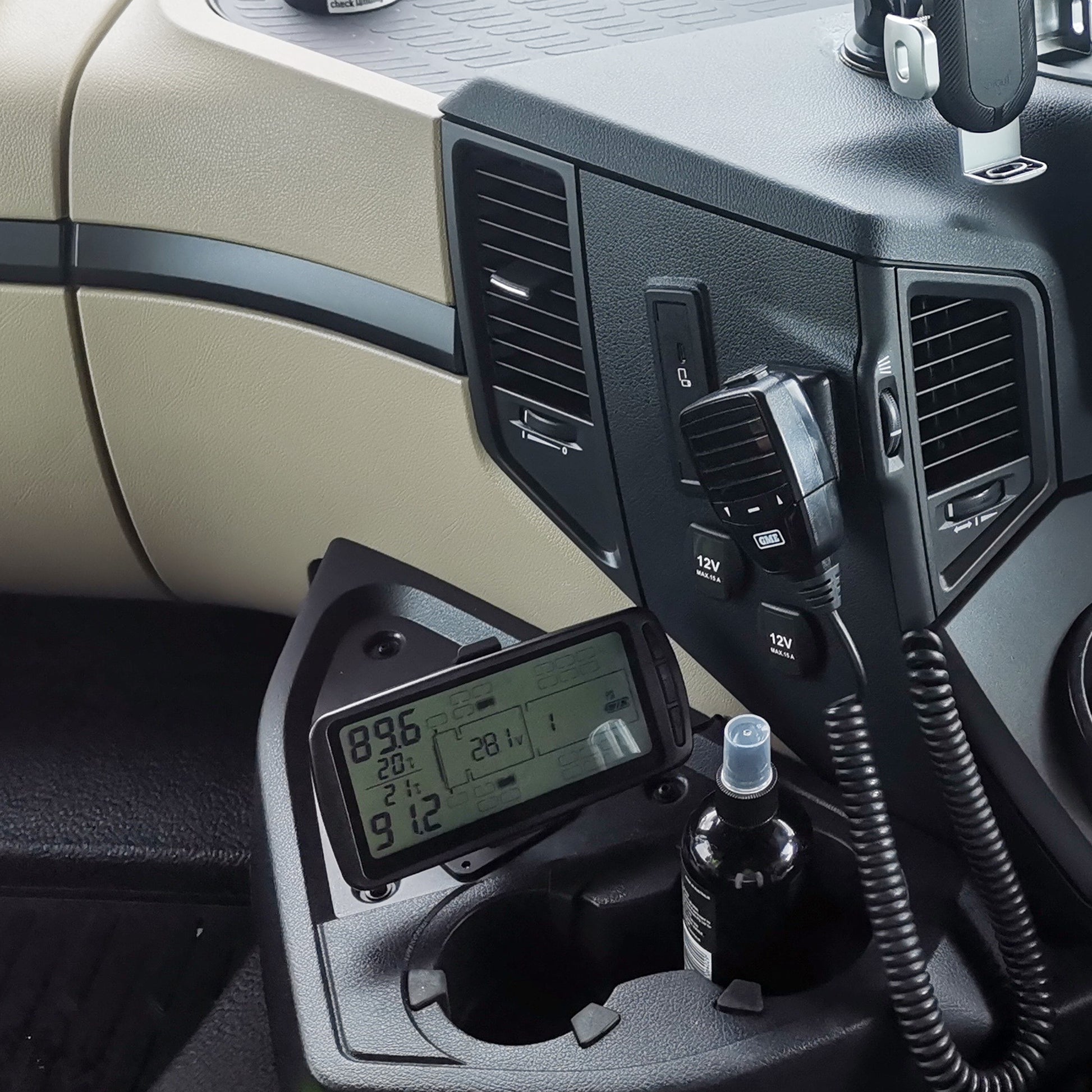 Mata 7S TPMS kit mounted on truck dashboard