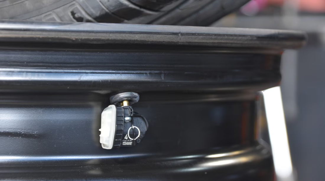 Factory TPMS Sensor Replacement: OEM vs Aftermarket Options
