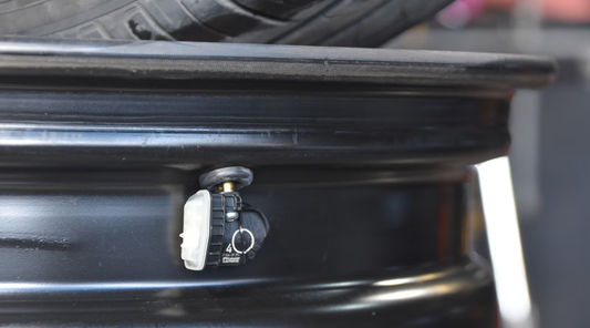 Factory TPMS Sensor Replacement: OEM vs Aftermarket Options